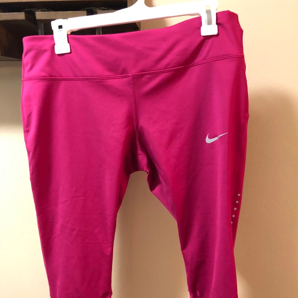 Nike Epic Lux DRI-FIT Cropped Leggings w/ Pocket